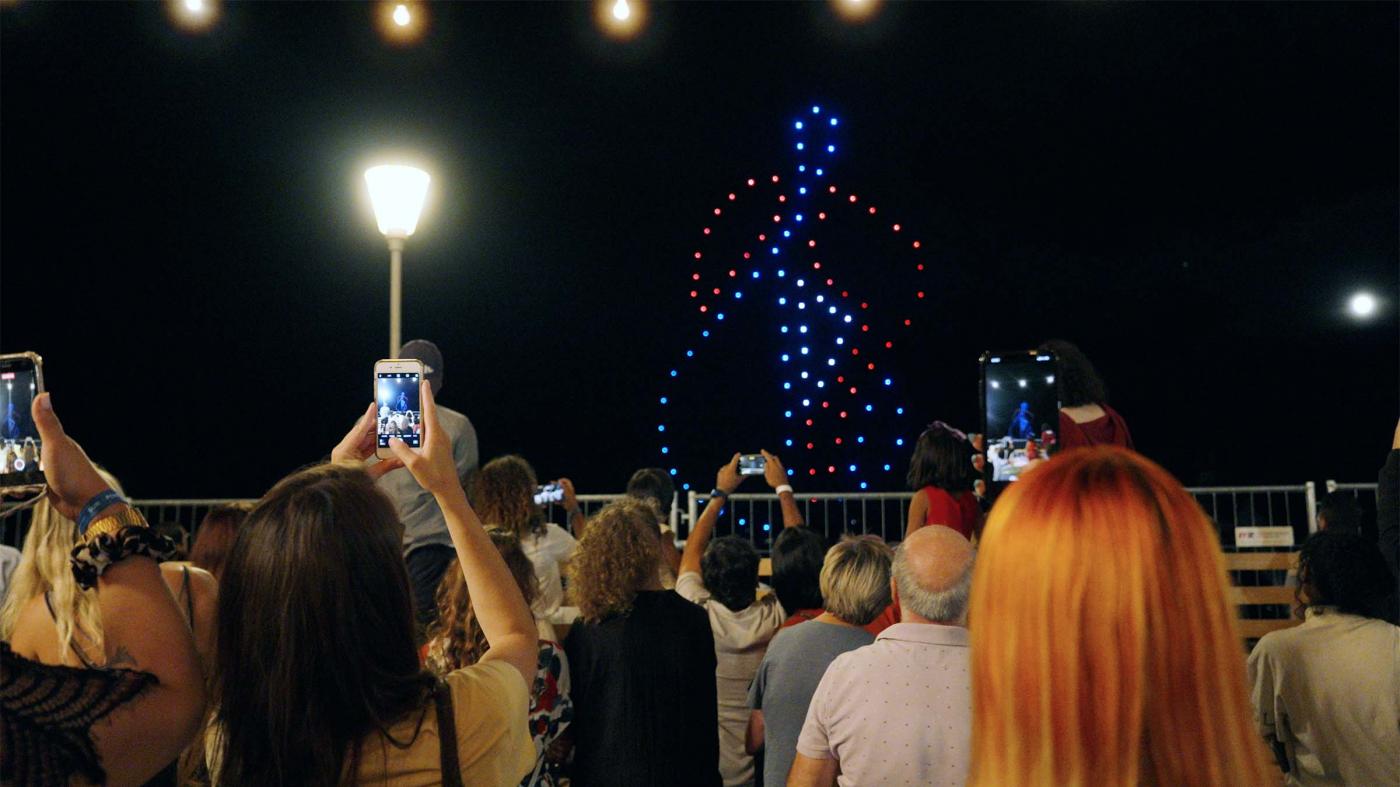 SWISSCOM DROHNENSHOW SUR LE PONT BERN